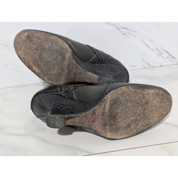 Dione Women's Gray & Black Solid Almond Toe Leather Bootie Size 4 - Picture 8 of 11